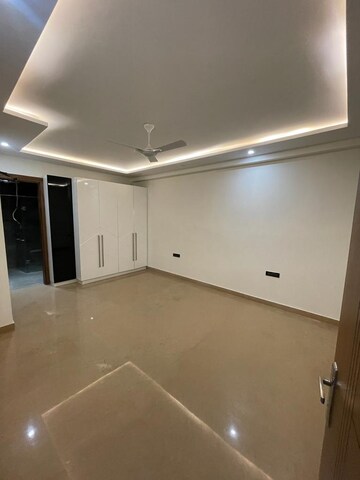 Room in 4 BHK Builder Floor at Ansal Sushant Lok I, Sector 43 – for Rent