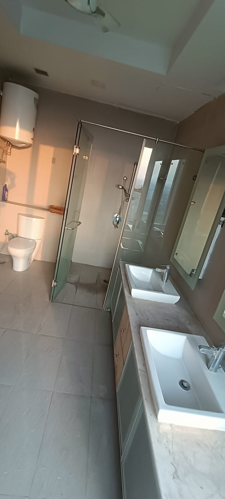 4 BHK + Servant Room 7800 Sq.Ft. Penthouse in Jaypee Greens Sun Court III