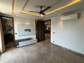 Room in 3 BHK Builder Floor at DLF City Phase IV, Dlf Phase iv – for Rent