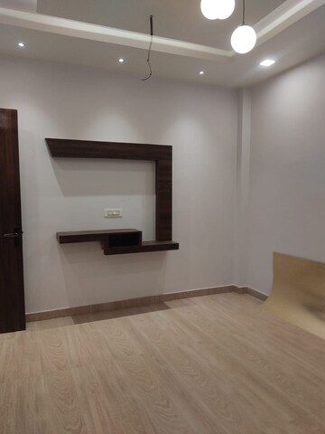 Room in 2 BHK Apartment at Omega Windsor Greens, Faizabad Road – for Rent