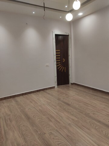 Room in 2 BHK Apartment at Omega Windsor Greens, Faizabad Road – for Rent