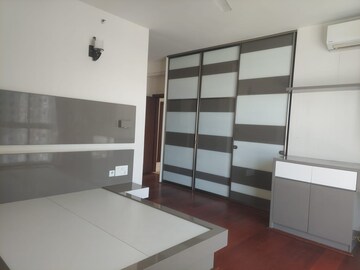 Room in 3.5 BHK Apartment at Karle Zenith Residence, Nagavara – for Rent