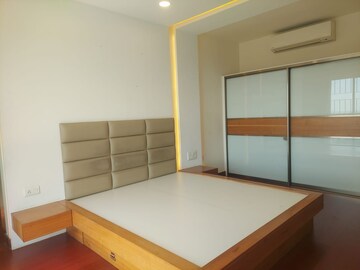 Room in 3.5 BHK Apartment at Karle Zenith Residence, Nagavara – for Rent