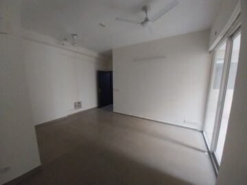 Room in 2.5 BHK Apartment at Mahagun Mywoods, Sector 16c Greater Noida – for Rent