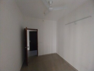 Room in 2.5 BHK Apartment at Mahagun Mywoods, Sector 16c Greater Noida – for Rent