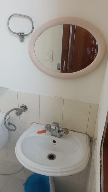 Bathroom in 1 BHK Builder Floor at Sector 32 – for Rent