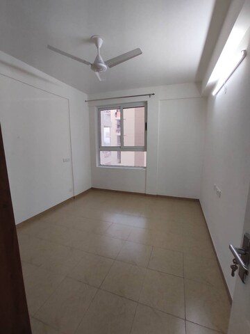 Room in 3 BHK Apartment at International Airport Road – for Rent