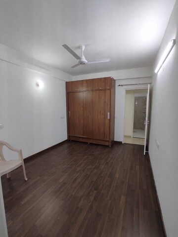 Room in 3 BHK Apartment at International Airport Road – for Rent