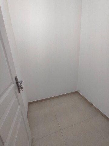 Room in 3 BHK Apartment at International Airport Road – for Rent