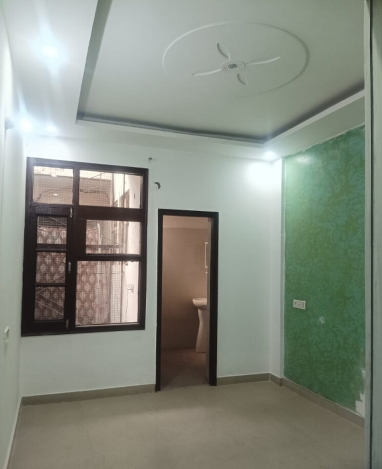 Room, ambala highway 2 Bedroom 100 Sq.Yd. Builder Floor In Ambala Highway Zirakpur 8147161