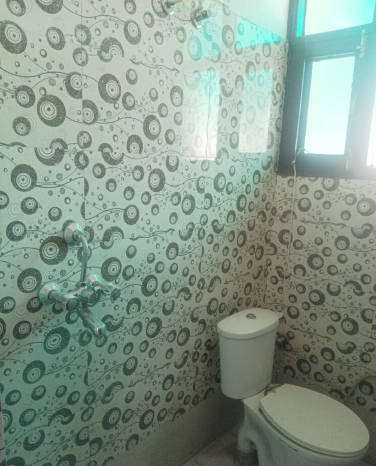 Bathroom, ambala highway 2 Bedroom 100 Sq.Yd. Builder Floor In Ambala Highway Zirakpur 8147161