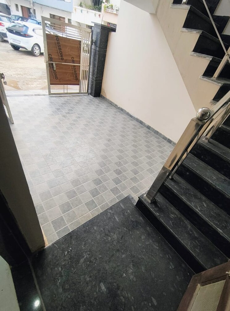  Parking, bhago majra road 3 Bedroom 104 Sq.Yd. Independent House In Bhago Majra Road Kharar 8147222