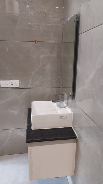 Bathroom in 1 BHK Builder Floor at Sector 22 – for Rent