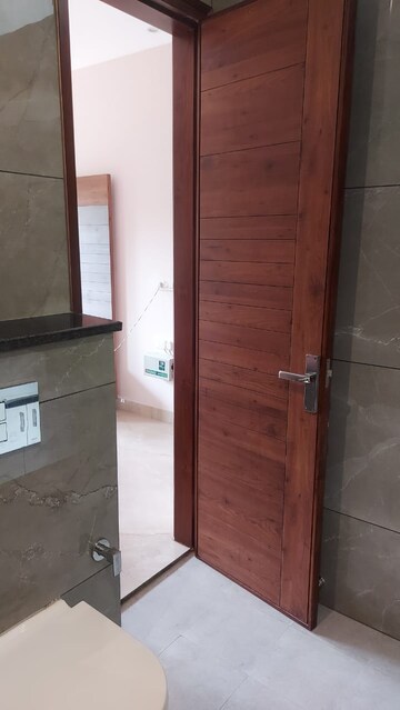Bathroom in 1 BHK Builder Floor at Sector 22 – for Rent