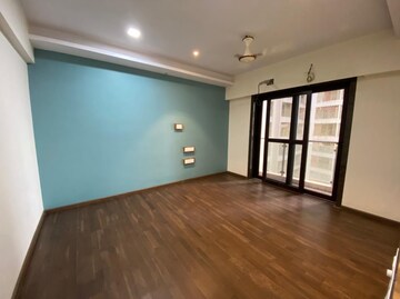 Room in 4 BHK Apartment at HDIL Metropolis Residences, Andheri West – for Sale