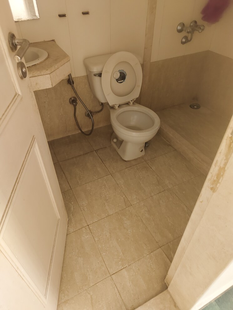 Bathroom, hiranandani-estate-alina 2 Bedroom 970 Sq.Ft. Apartment In Ghodbunder Road Thane 8147435