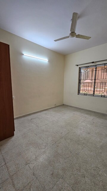 Room in 2.5 BHK Apartment at Shriram Luxor, Hennur Road – for Sale