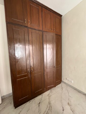 Furnished Amenities in 3 BHK Builder Floor at Ansal Sushant Lok I, Sector 43 – for Rent
