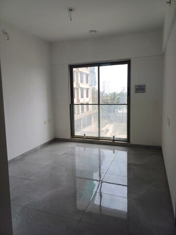 Room in 2 BHK Apartment at Dev Leo Tower, Oshiwara – for Rent
