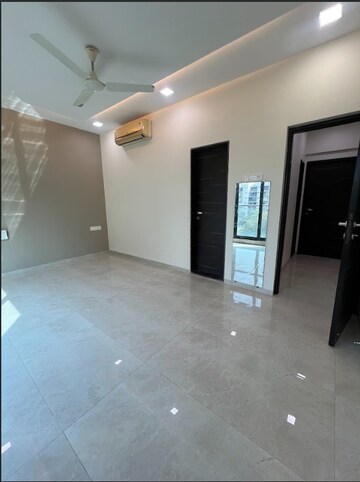 Room in 3 BHK Apartment at Jaycee Vipank Krishaang, Juhu – for Rent