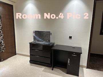 Room in 4 BHK Apartment at Paryavaran Complex – for Rent