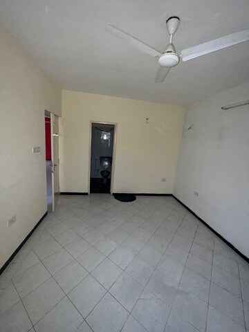 Room in 2 BHK Apartment at Raviraj Patang Plaza, Katraj – for Rent