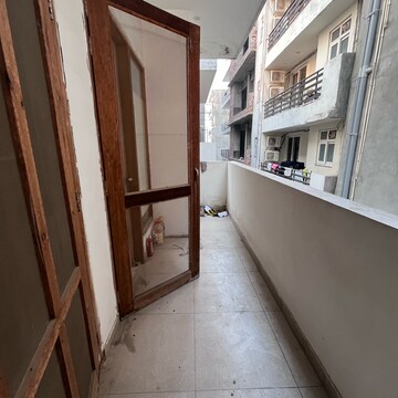 Balcony in 2.5 BHK Builder Floor at Ansal Sushant Lok I, Sector 43 – for Rent