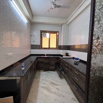 Kitchen in 2.5 BHK Builder Floor at Ansal Sushant Lok I, Sector 43 – for Rent