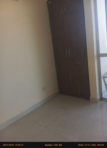 Room in 2 BHK Apartment at Signature Global Andour Height, Sector 71 – for Rent