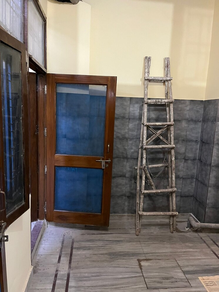 Living Room, rwa-apartments-sector-40 2 Bedroom 1300 Sq.Ft. Builder Floor In Sector 40 Noida 8147557