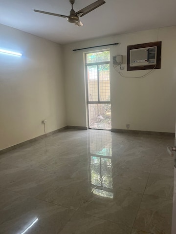 Room in 3 BHK Builder Floor at Ansal Sushant Lok I, Sector 43 – for Rent