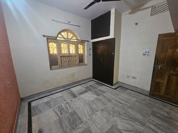 Room in 3 BHK Apartment at Lalpur – for Rent