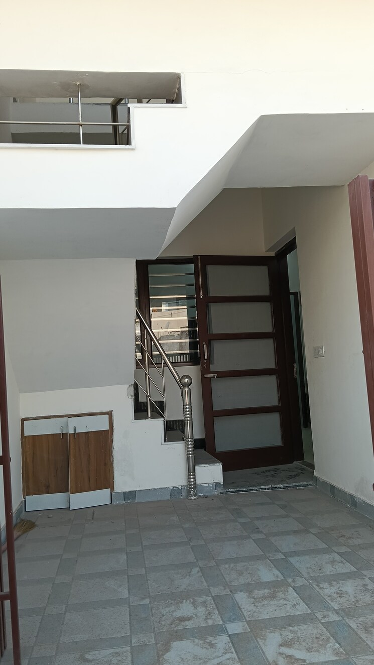  Parking, ambala highway 3 Bedroom 100 Sq.Yd. Independent House In Ambala Highway Chandigarh 8147706