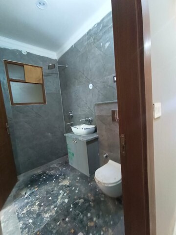 Furnished Amenities in 4 BHK Builder Floor at Srishti Greenfield Homes, Green Fields Colony – for Sale