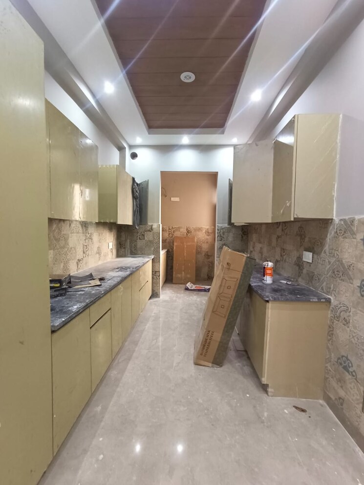 Kitchen, srishti-greenfield-homes 4 Bedroom 2400 Sq.Ft. Builder Floor In Green Fields Colony Faridabad 8147674