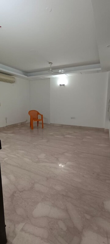 Parking in 3 BHK Builder Floor at Kailash Colony – for Rent