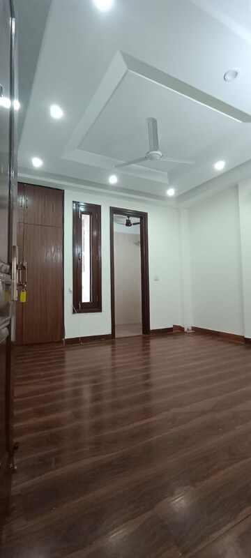 Building Lobby in 3 BHK Builder Floor at Kailash Colony – for Rent