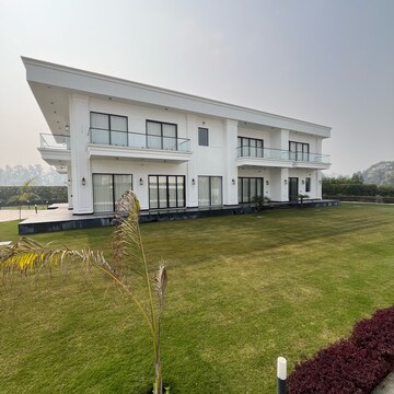 5 BHK Villa – Garden View at Chattarpur - for Rent