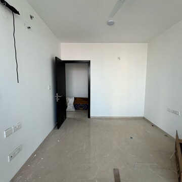 Room in 3 BHK Apartment at Oberoi Sky City, Khande Rao Dongari – for Rent
