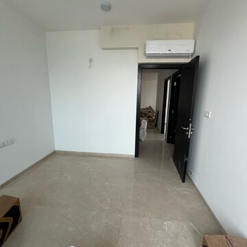 Room in 3 BHK Apartment at Oberoi Sky City, Khande Rao Dongari – for Rent