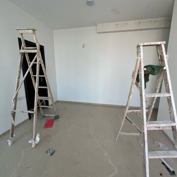 Staircase in 3 BHK Apartment at Oberoi Sky City, Khande Rao Dongari – for Rent