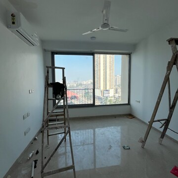Room in 3 BHK Apartment at Oberoi Sky City, Khande Rao Dongari – for Rent
