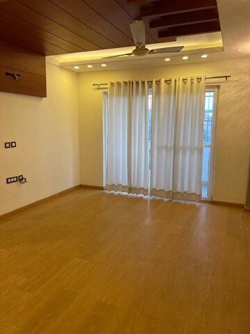 Room in 4 BHK Builder Floor at Auram Floor, South City 2 – for Rent
