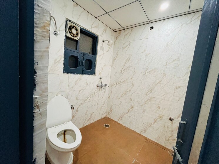 Bathroom, patparganj 2 Bedroom 950 Sq.Ft. Apartment In Patparganj Delhi 8147913