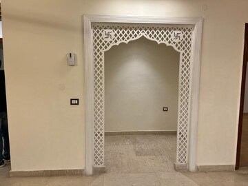 Bathroom in 4 BHK Builder Floor at Auram Floor, South City 2 – for Rent