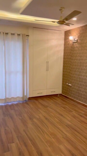 Room in 4 BHK Builder Floor at Auram Floor, South City 2 – for Rent