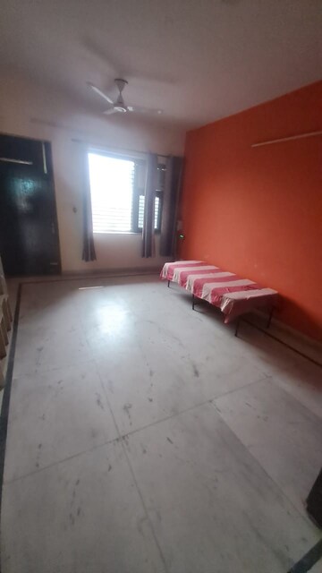 Room in 2 BHK Builder Floor at Sector 47 – for Rent