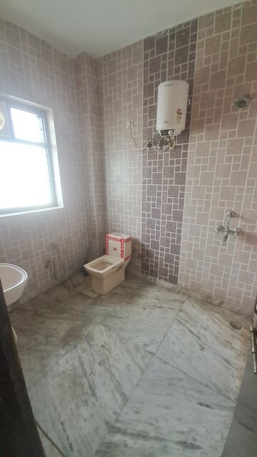 Bathroom in 2 BHK Builder Floor at Sector 47 – for Rent