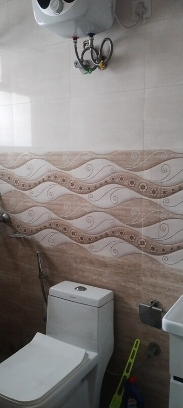 Bathroom in 1 BHK Builder Floor at Sector 54 – for Rent