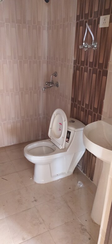 Bathroom in 3 BHK Apartment at Supertech Czar Suites, Omicron I Greater Noida – for Sale